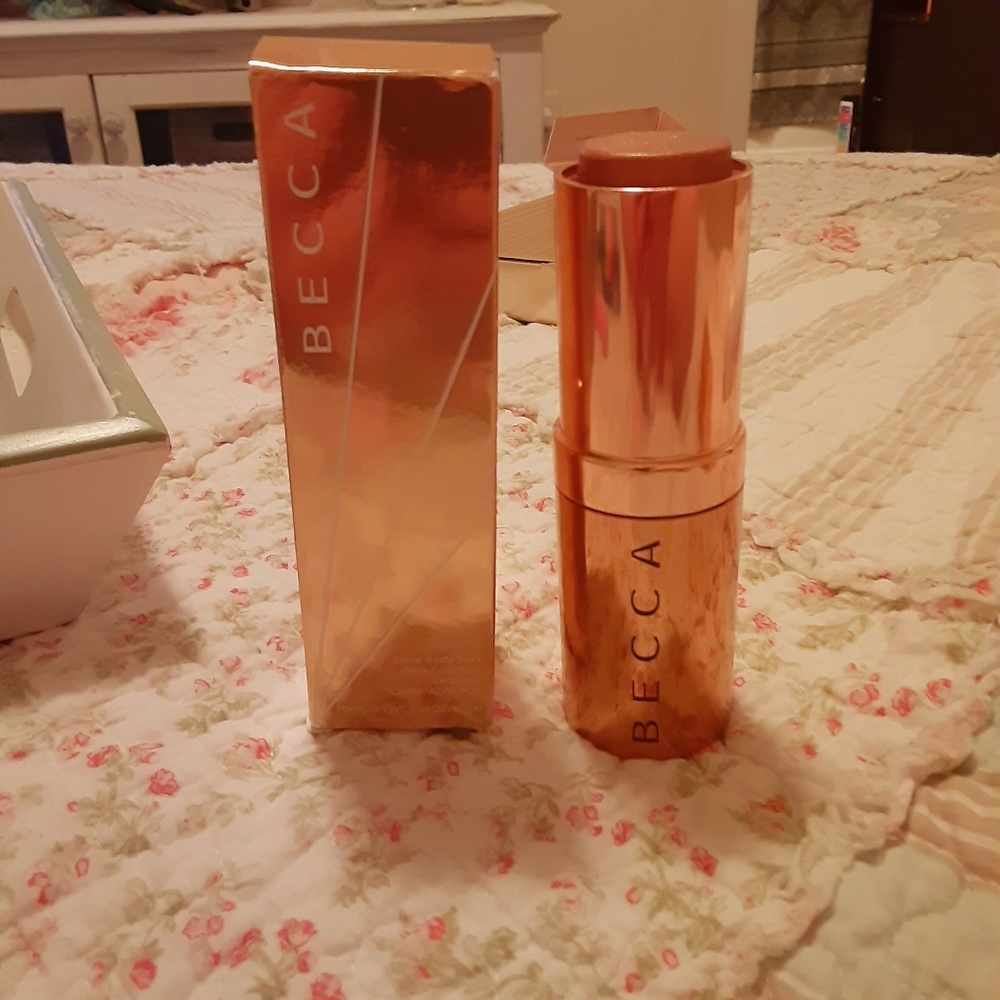 Becca Champagne Pop